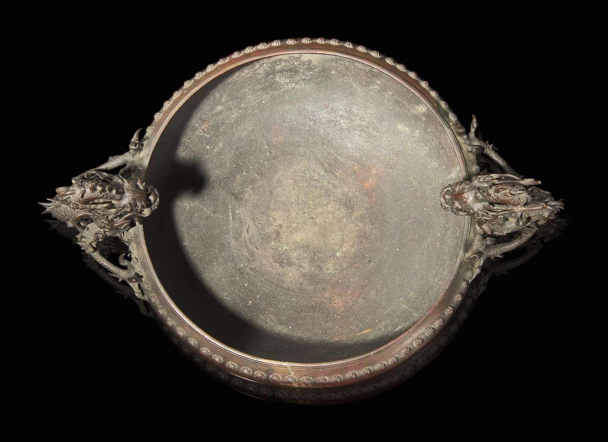 A Japanese patinated bronze "Dragons" jardinière, Meiji period 日本龍紋銅盤 明治