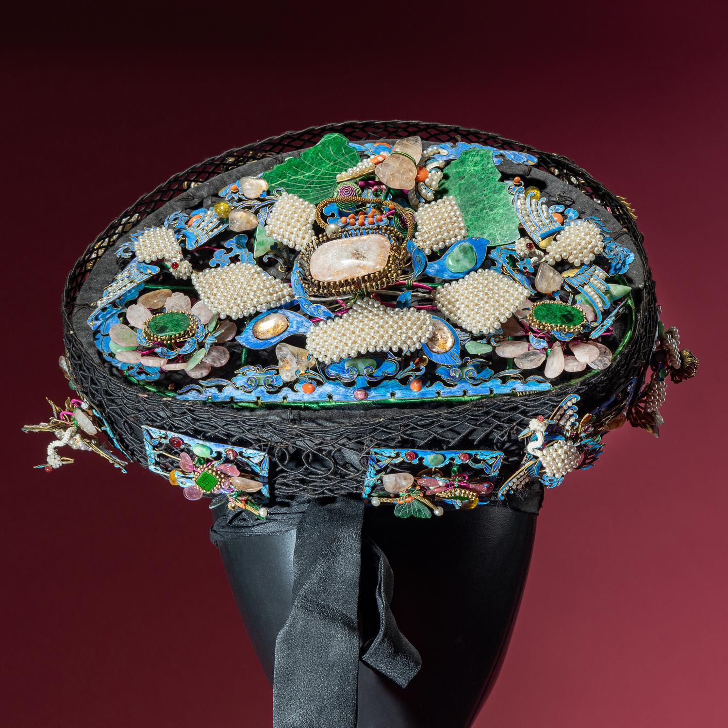 A Chinese Pearl, Jadeite, and Hardstone Ornamented Court Headdress, Dianzi, with Headband, Box, and Four Hairpins, 19th Century 清晚期 珠翠鈿子及遮眉勒一套