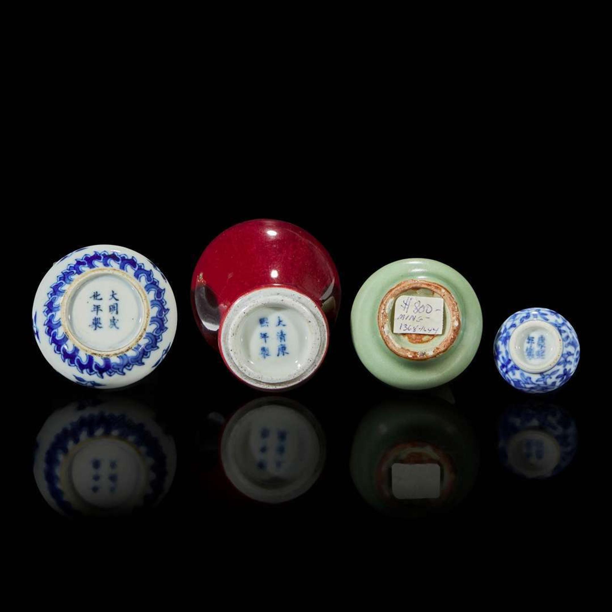 A group of four small Chinese porcelain and stoneware items 袖珍瓷器陶器一组四件 Ming-Qing dynasties ???