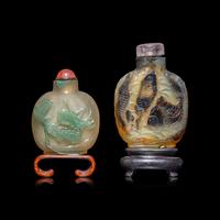 Two Chinese Carved Cameo Agate Snuff Bottles 瑪瑙巧雕鼻烟壺兩支
