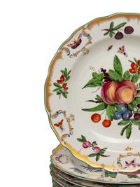 A Mottahedeh Porcelain Dinner Service