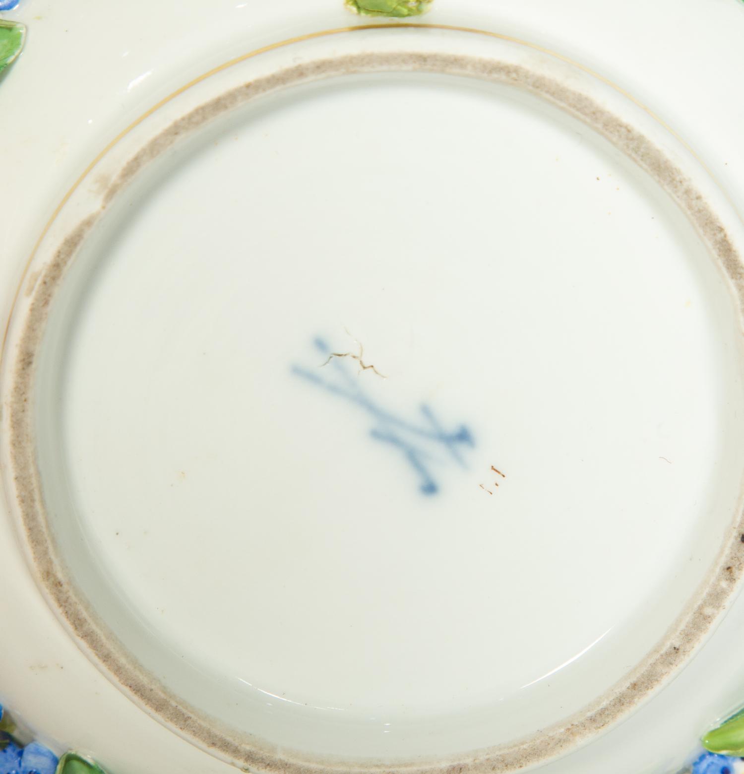 A Meissen Porcelain Covered Bowl with Periwinkle Flowers