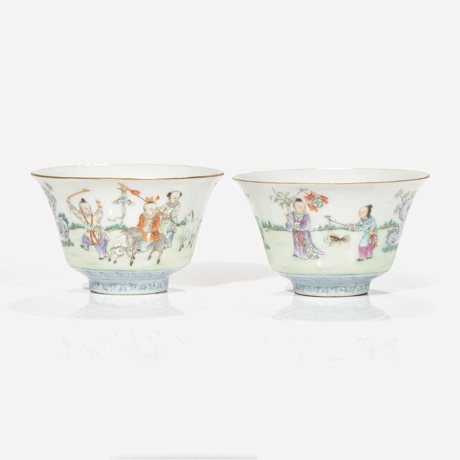 A pair of Chinese "Linzhi Chengxiang" tea bowls, covers and stands 粉彩帶蓋茶盌一對 Republic period ??