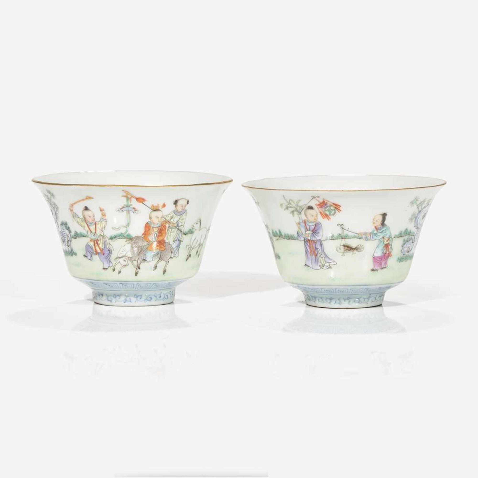 A pair of Chinese "Linzhi Chengxiang" tea bowls, covers and stands 粉彩帶蓋茶盌一對 Republic period ??