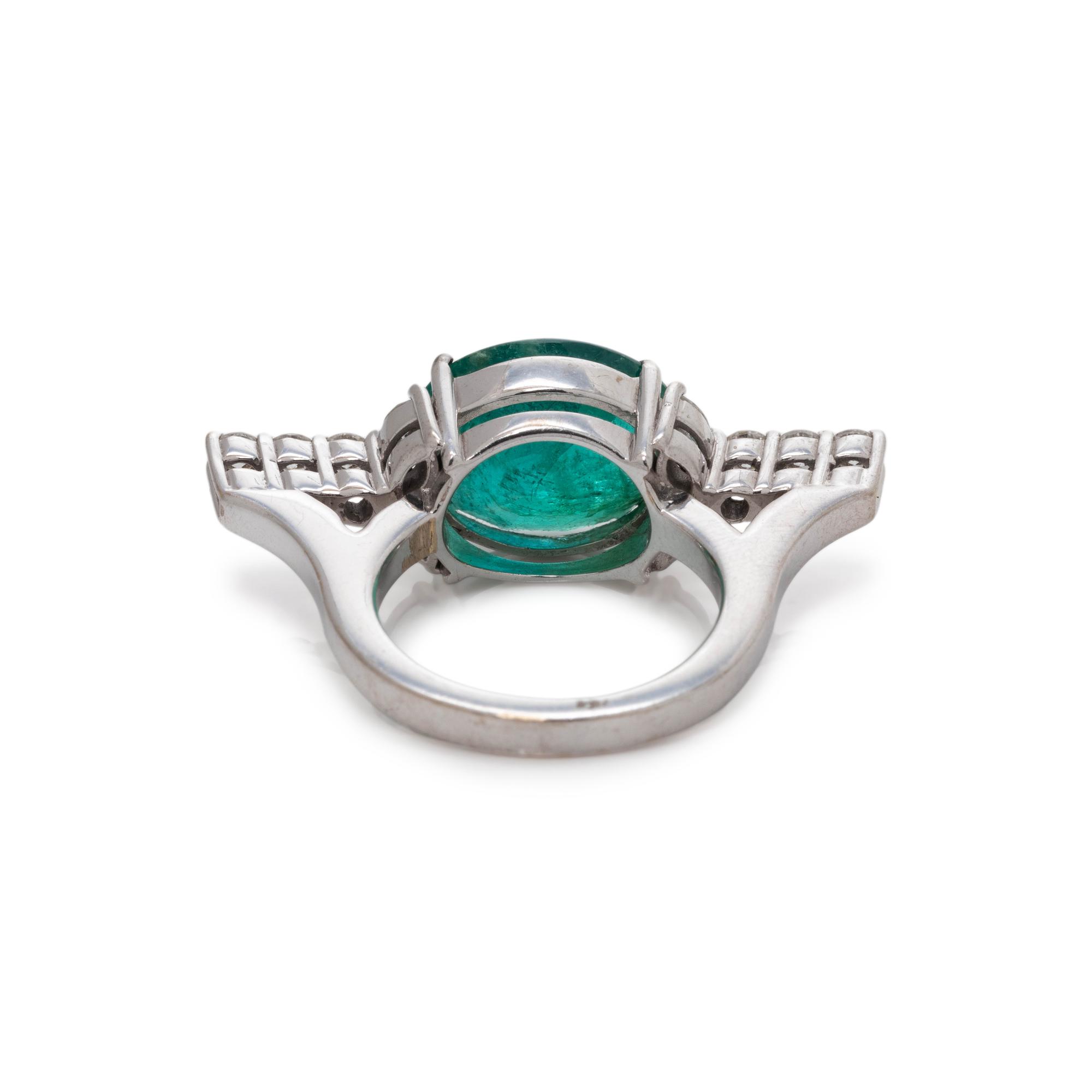 EMERALD AND DIAMOND RING