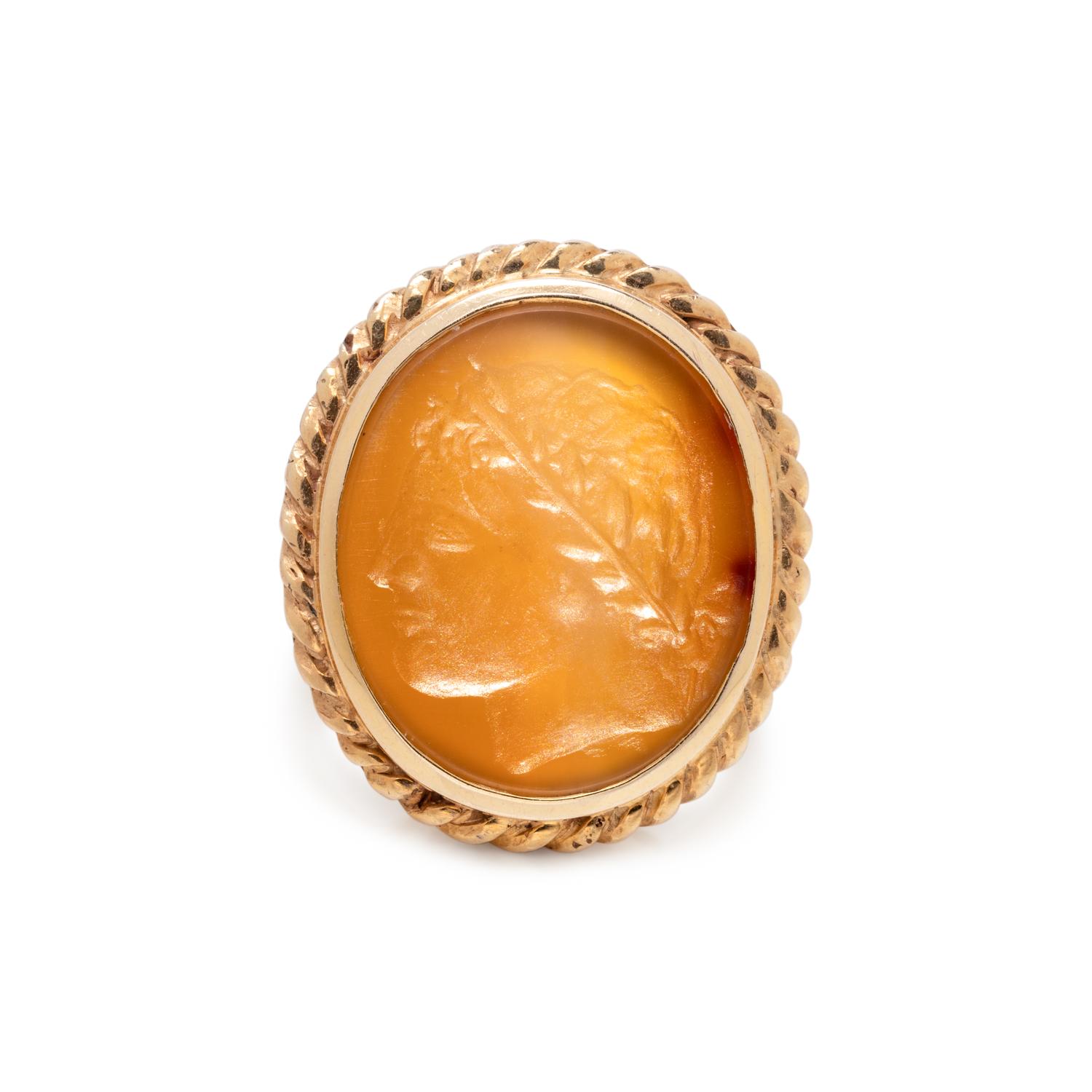 YELLOW GOLD AND HARDSTONE INTAGLIO RING