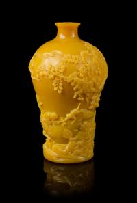 A Yellow Peking Glass Meiping Vase Height 9 3/4 inches. — 19TH CENTURY