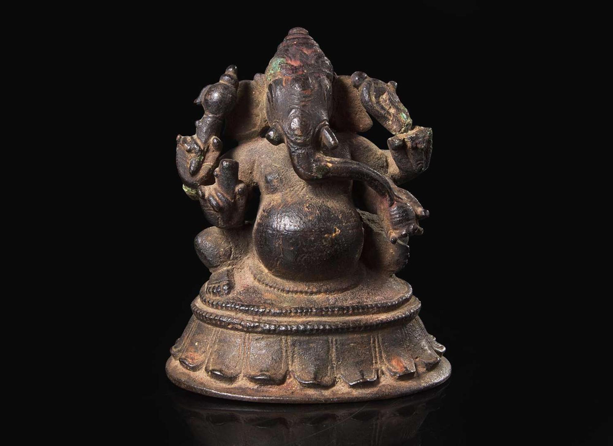 A small South Indian bronze figure of Ganesha seated, 16th/17th century or earlier 南印度象頭神坐像 十六或十七世紀初