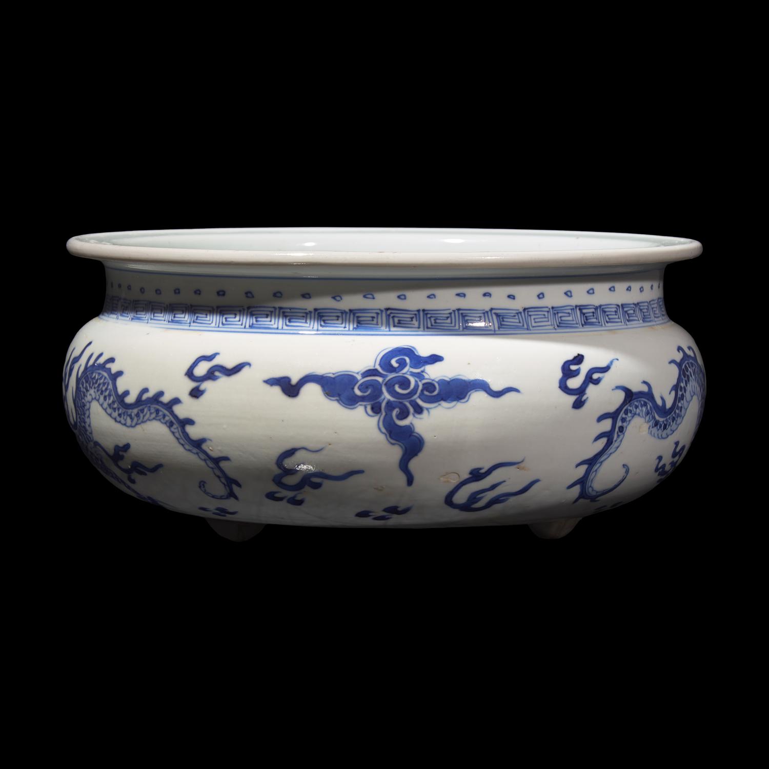 A Chinese Blue and White 'Dragon' Censer, Kangxi Period 清康熙 青花云龍紋三足爐