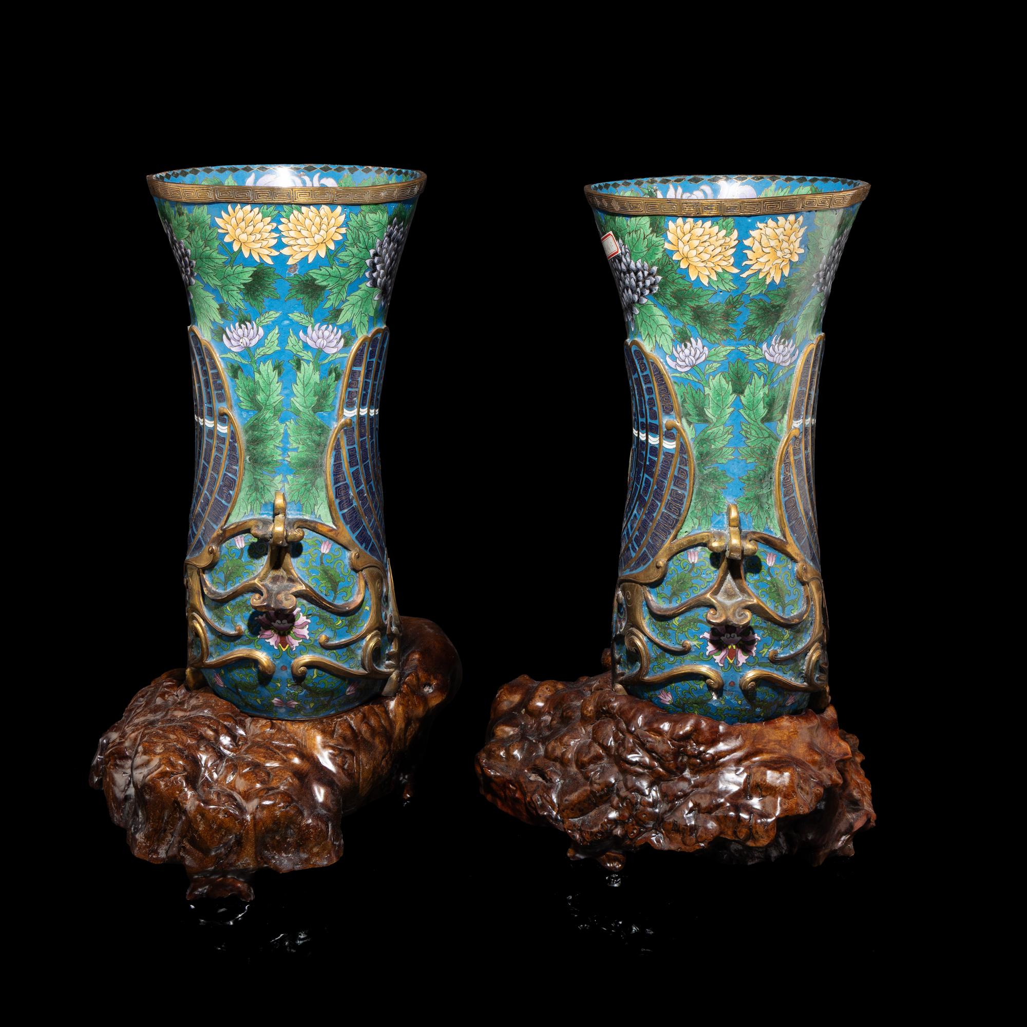 A Pair of Chinese Cloisonné Enamel Phoenix Vases, 20th Century — 近代 掐絲琺琅鳳尾觥一對