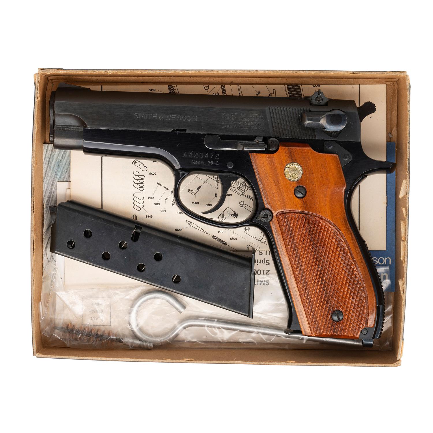 *Smith & Wesson Model 39-2 in Box with Accessories