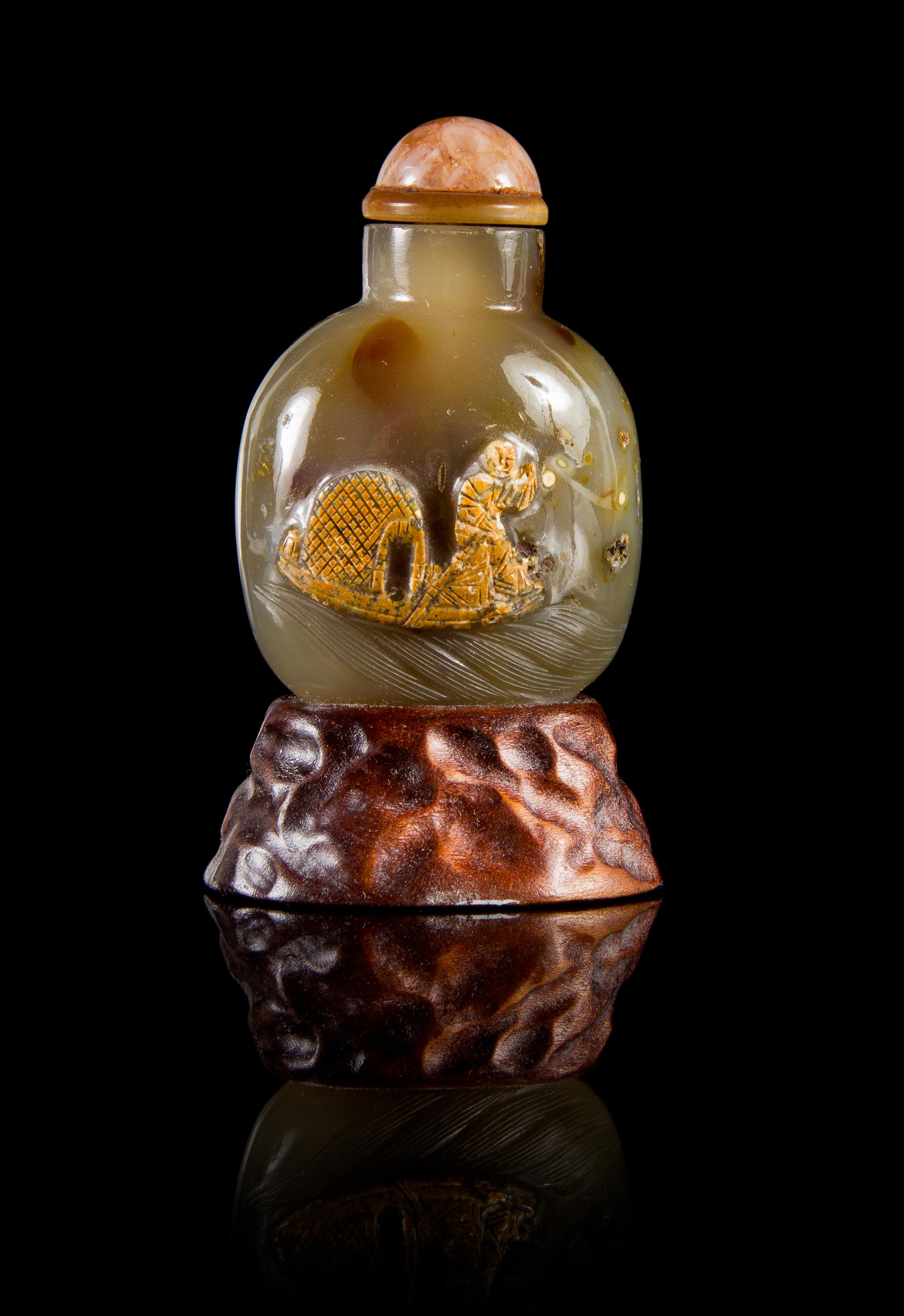 A Carved Agate Snuff Bottle — LATE QING DYNASTY