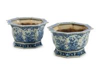 A Pair of Chinese Export Porcelain Jardinières