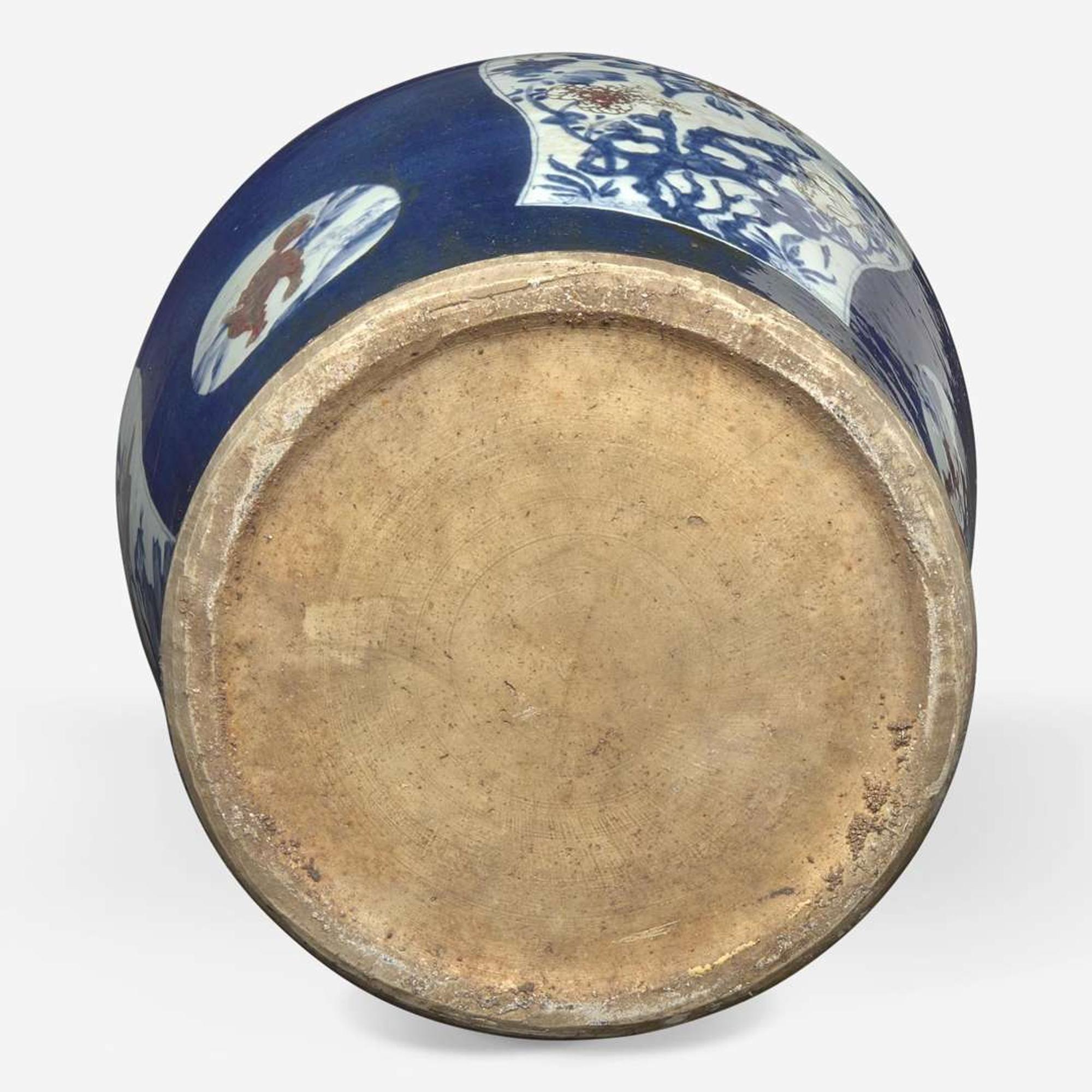 A very large Chinese underglaze blue and red jar and cover 青花釉里红大盖罐 18th century ????