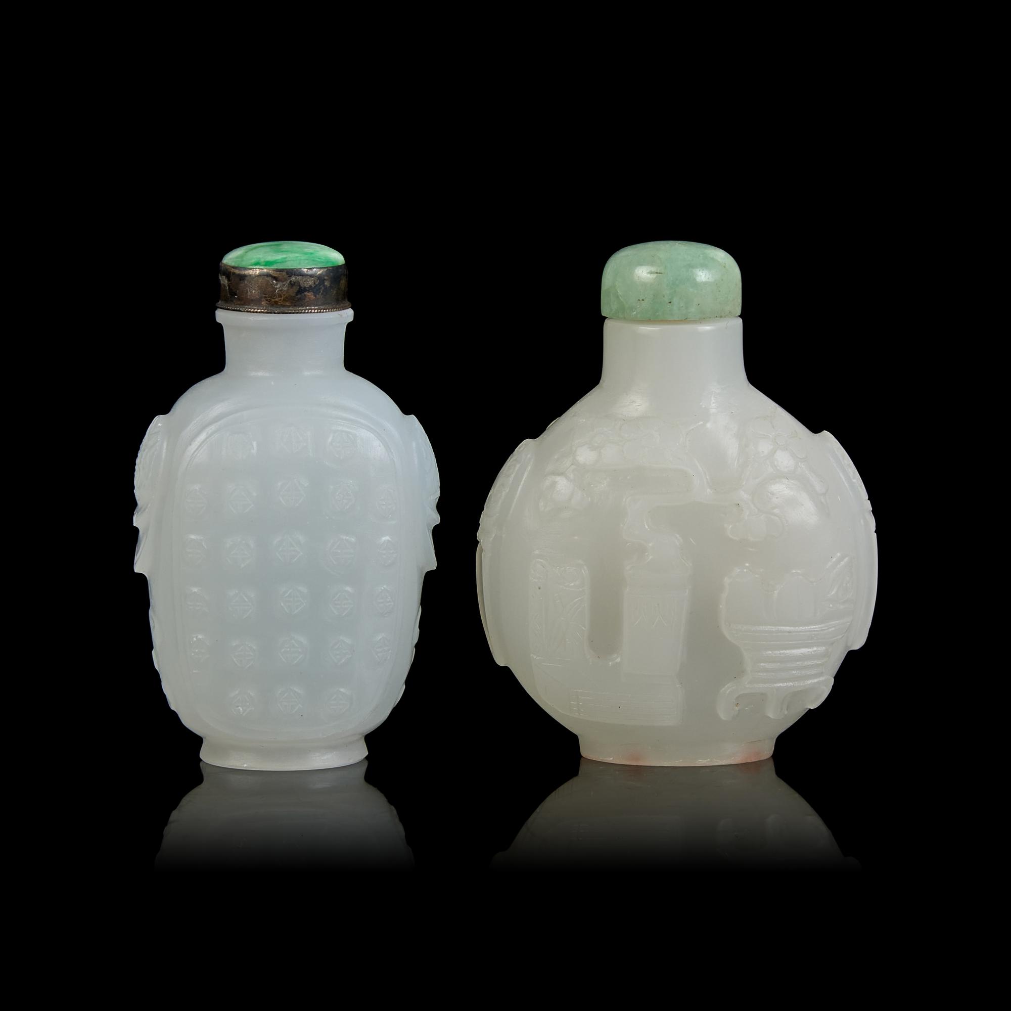 Two Chinese Carved White Glass Snuff Bottles 涅白料鼻煙壺兩支