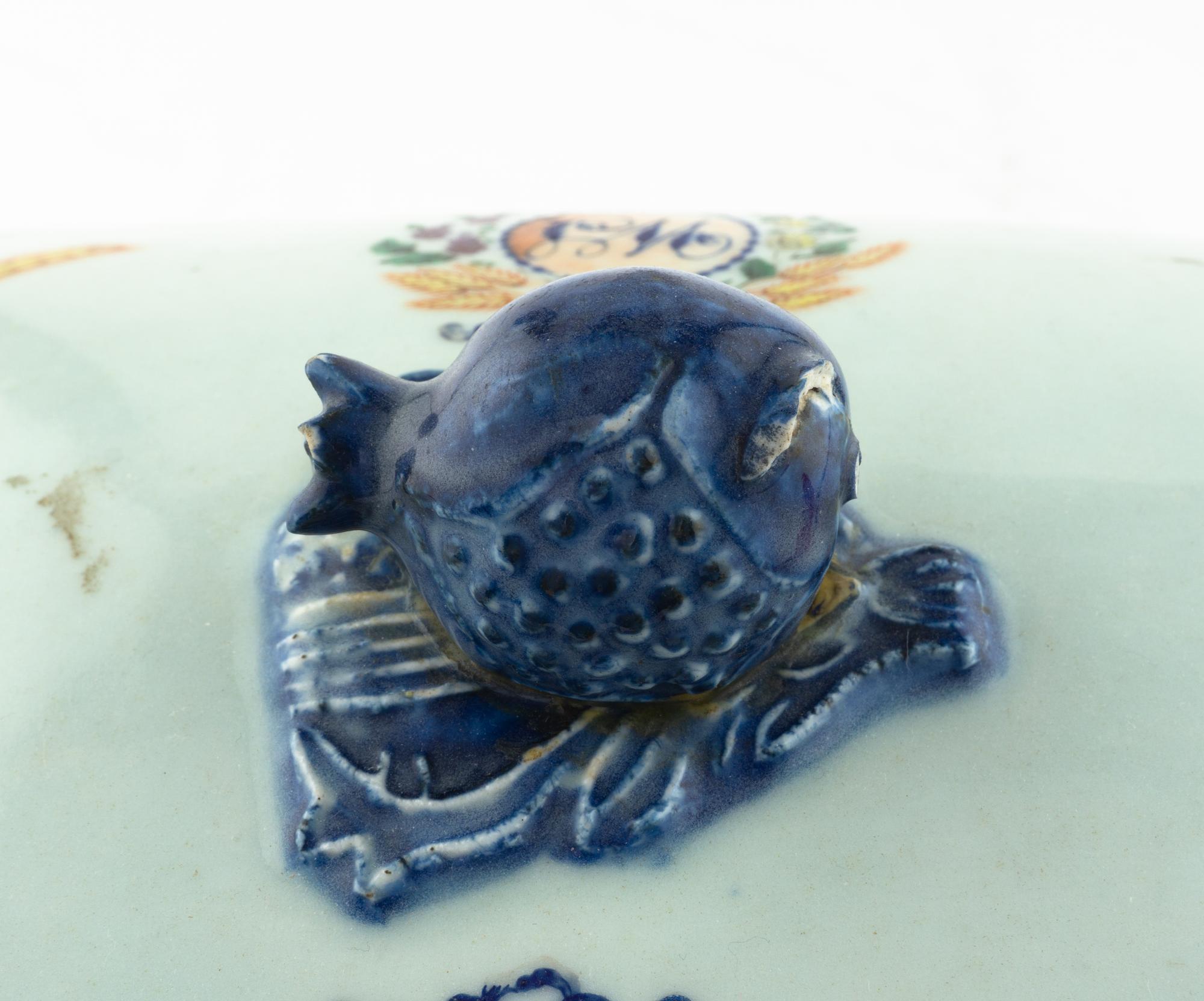 A Chinese Export Porcelain Tureen