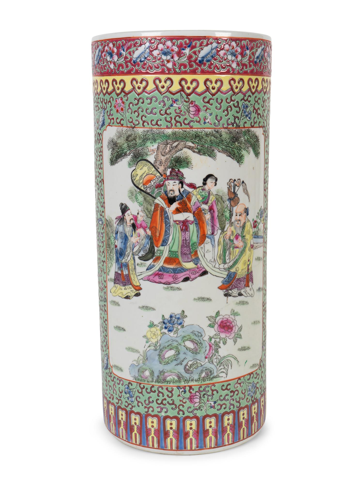 A Chinese Export Famille Rose Porcelain Umbrella Stand — 20TH CENTURY