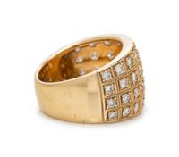 YELLOW GOLD AND DIAMOND RING