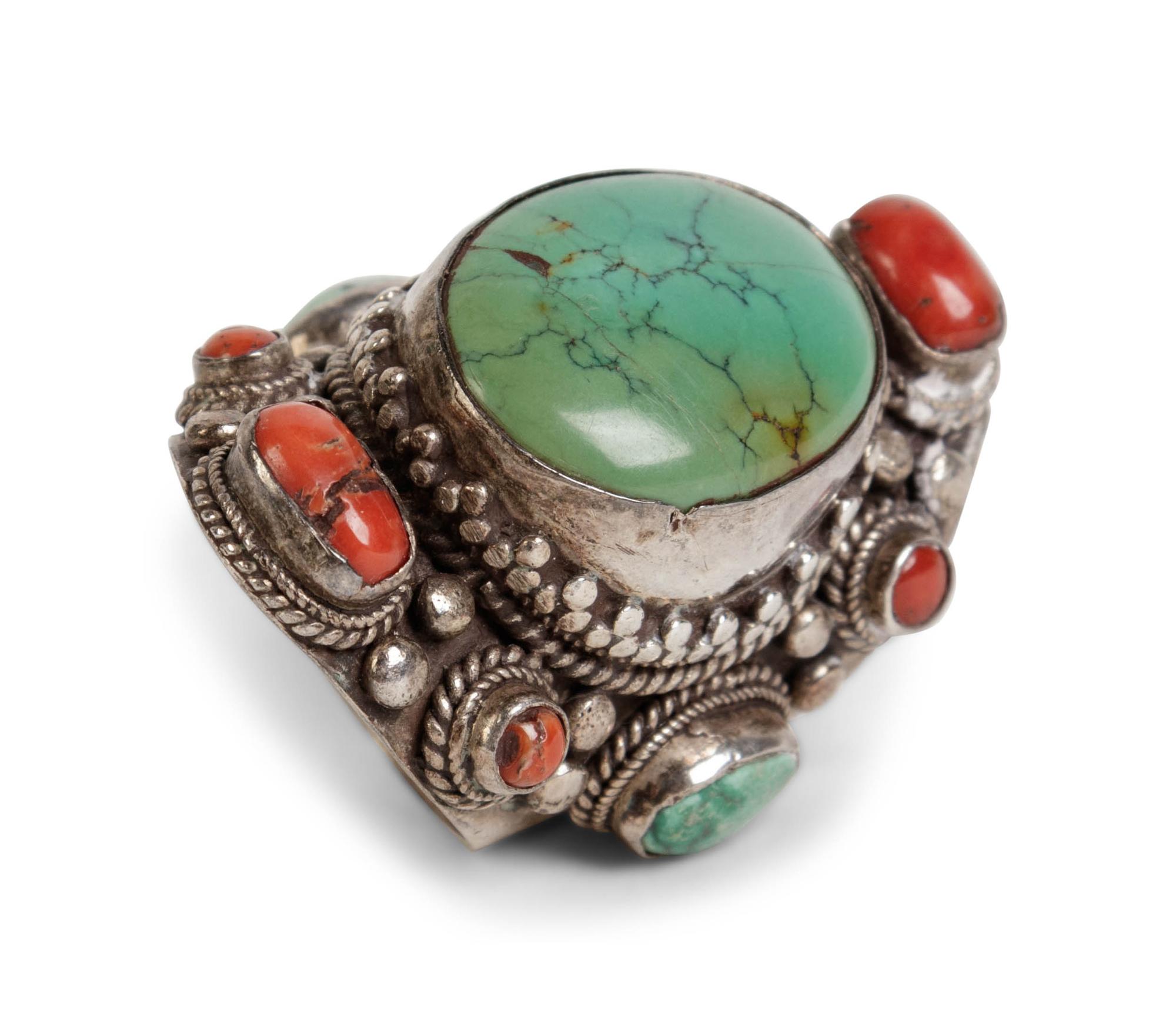 A Silver and Turquoise Cabochon Ring