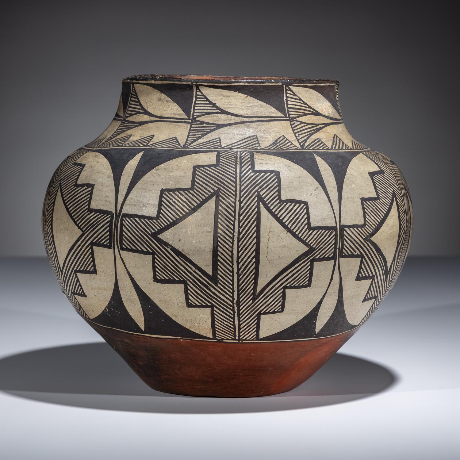 Acoma Fine Line Pottery Jar