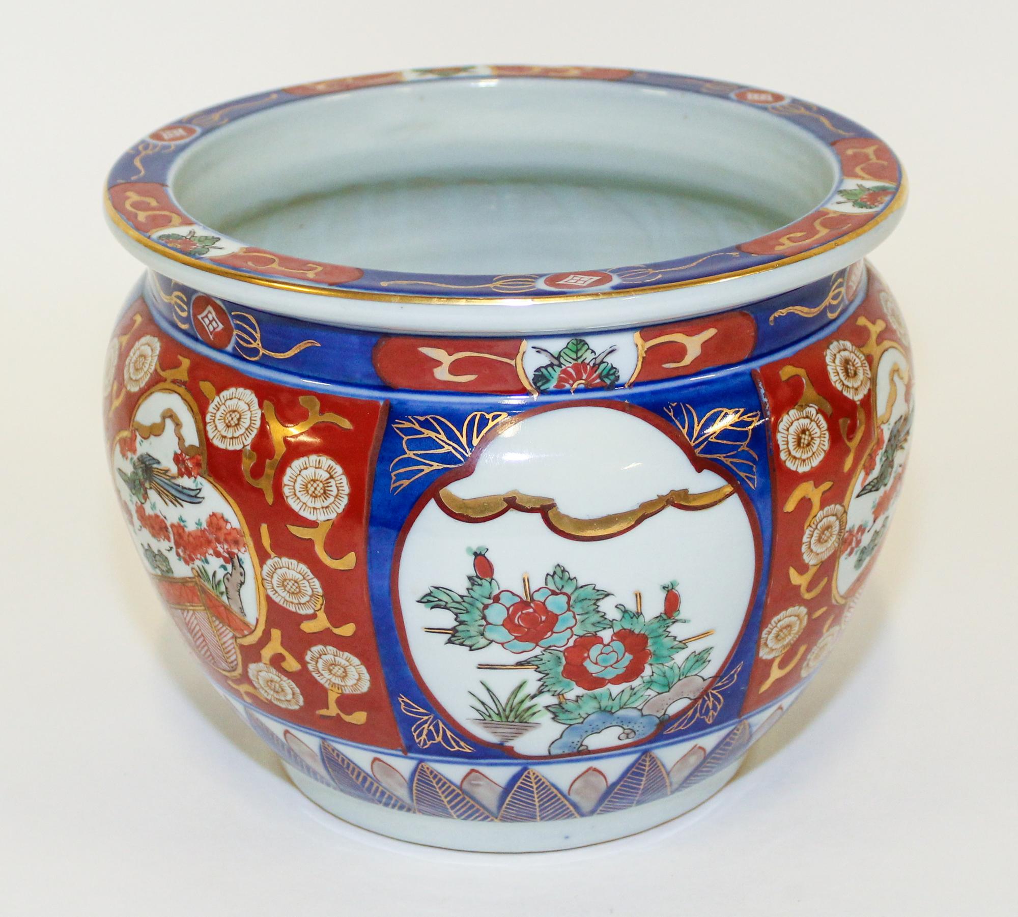 An Imari Style Porcelain Jardiniere Height 7 1/8 inches. — LATE 20TH CENTURY