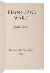 JOYCE, James (1882-1941). Finnegans Wake . New York: The Viking Press, 1939.