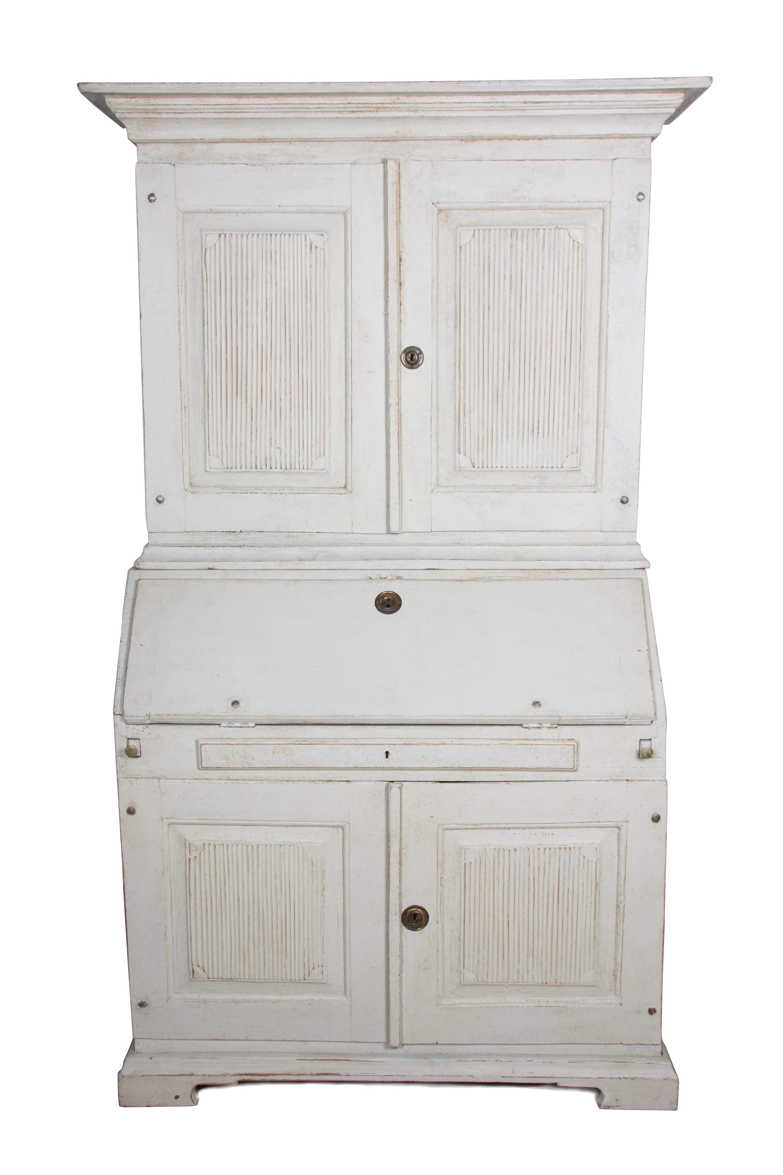 A Swedish White-Painted Secretary Bookcase Height 74 1/2 x width 44 1/4 x depth 21 1/4 inches. — LATE 19TH/EARLY 20TH CENTURY