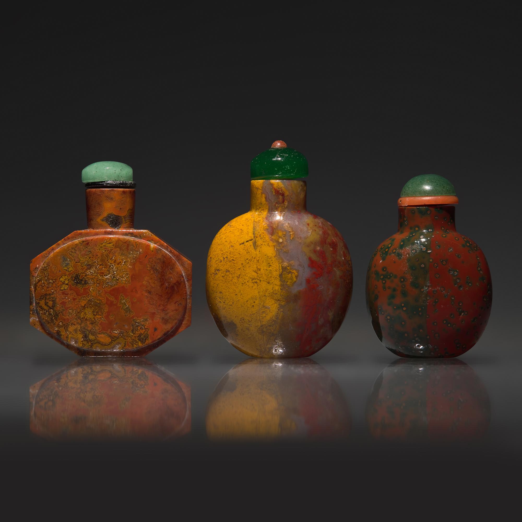 Three Chinese Agate and Jasper Snuff Bottles, 18th/19th Century — 清中晚期 瑪瑙及羊肝瑪瑙鼻煙壺三支