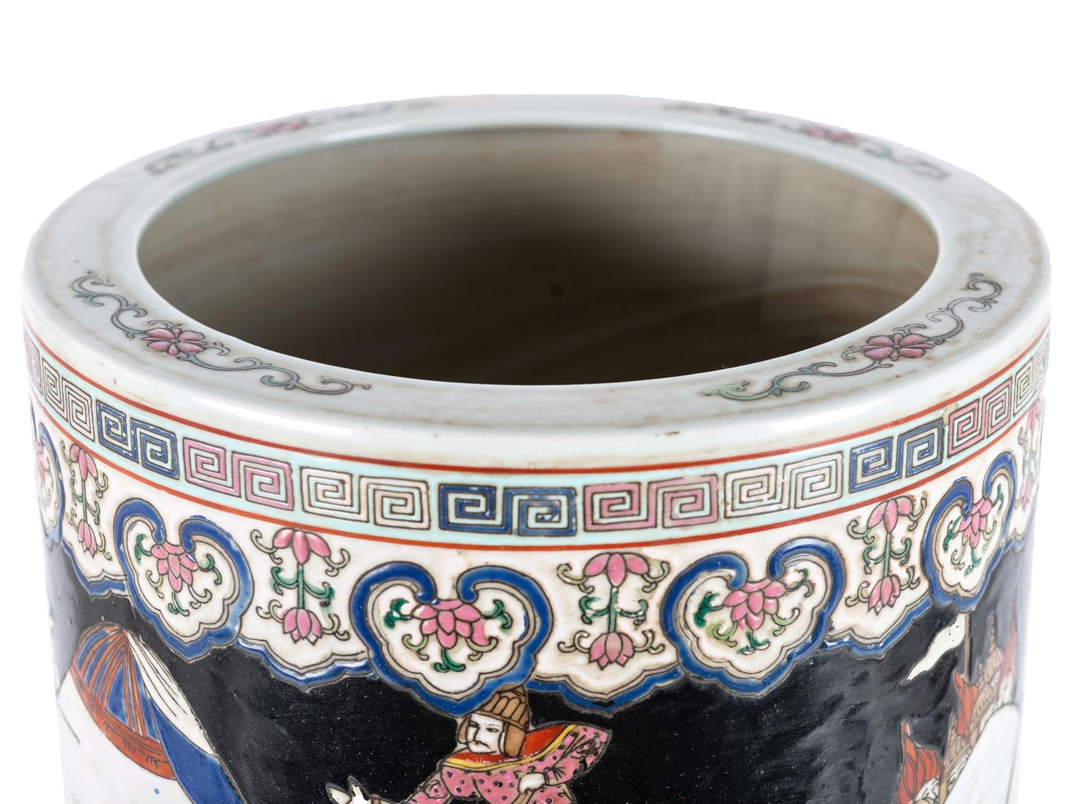 A Chinese Porcelain Umbrella Stand