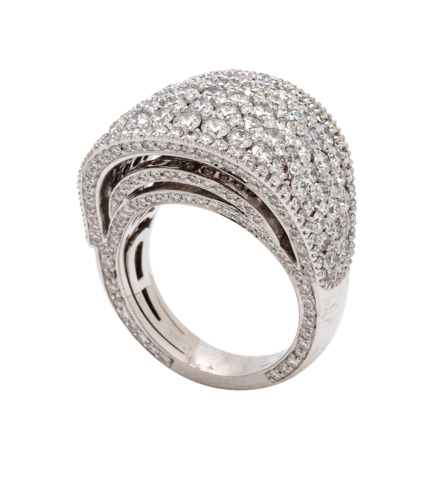 An 18 Karat White Gold and Diamond Ring, 16.30 dwts.