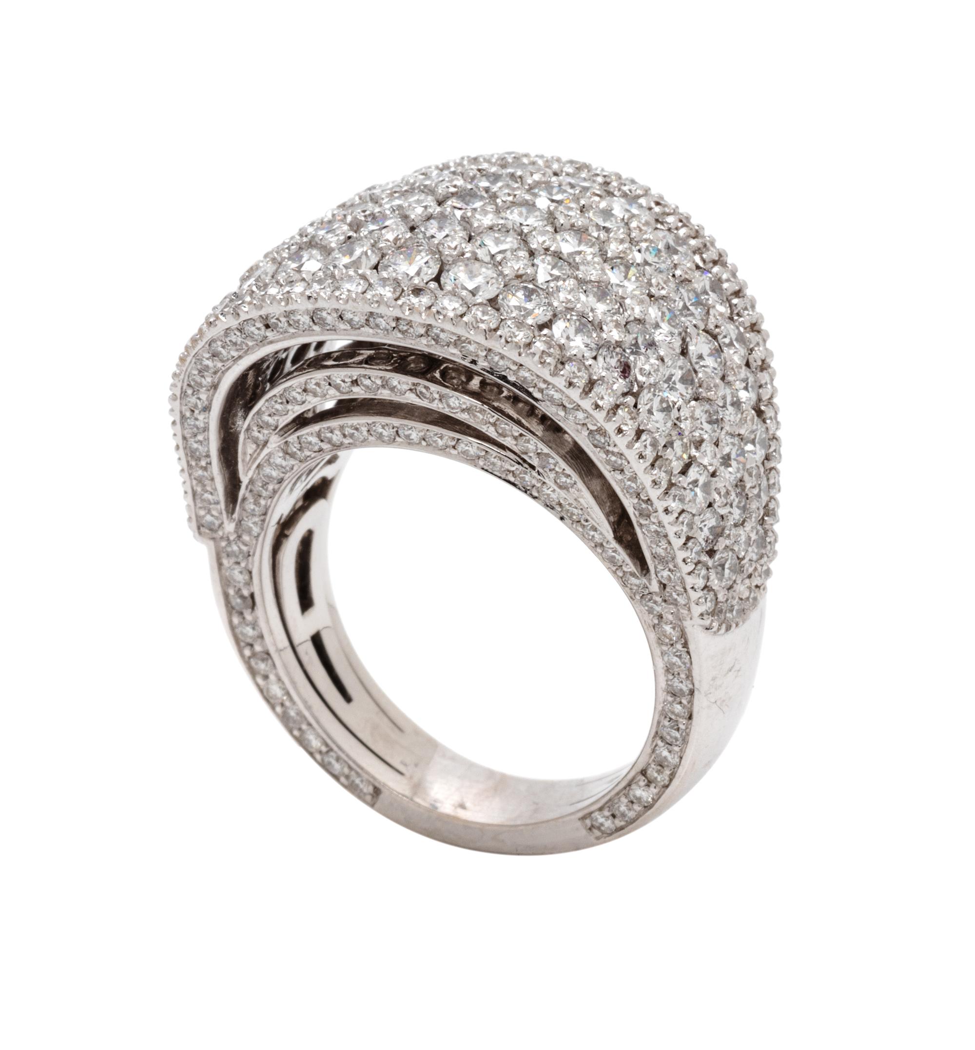 An 18 Karat White Gold and Diamond Ring, 16.30 dwts.