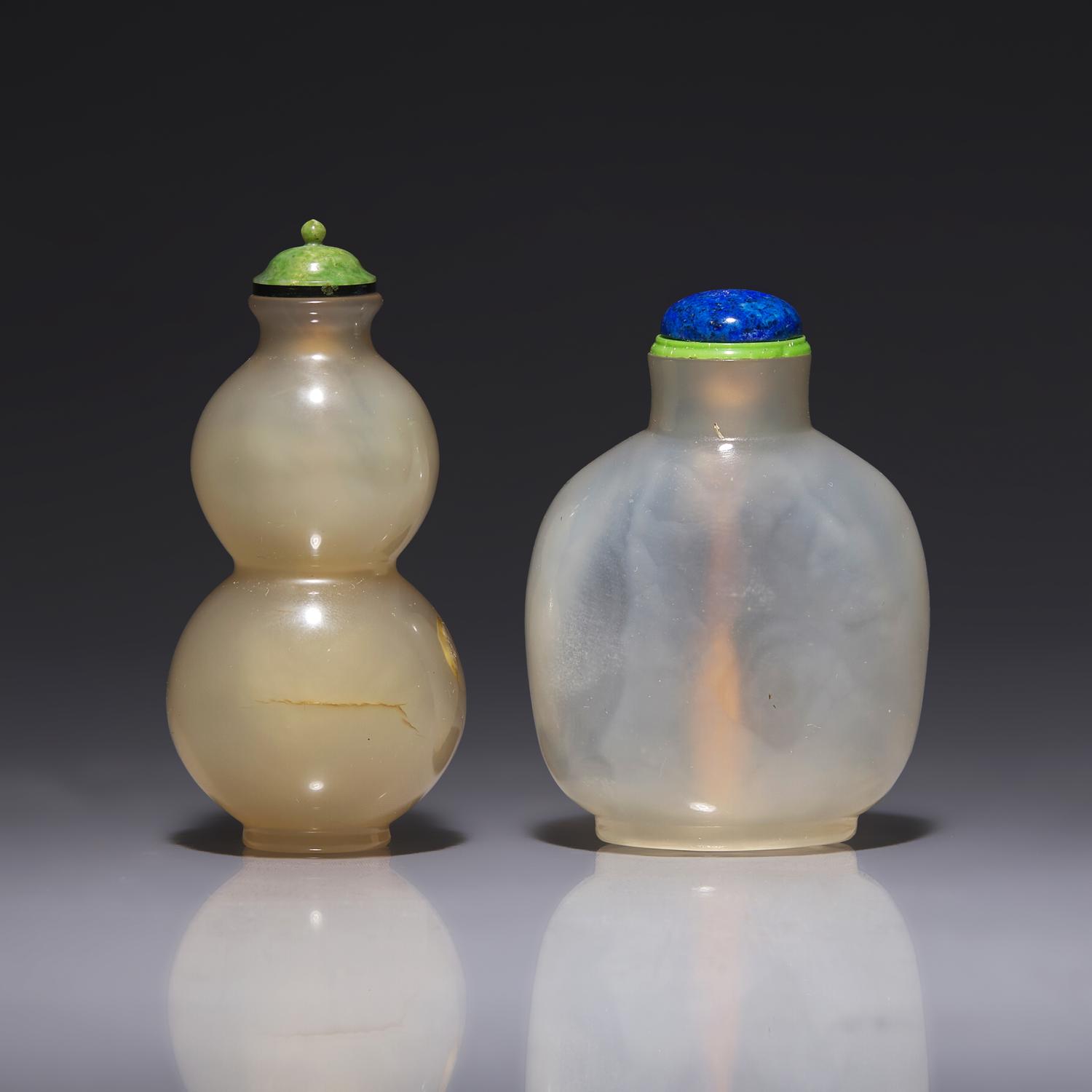 Two Chinese Agate Snuff Bottles 瑪瑙鼻烟壺兩支