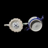 Two Chinese Famille Verte Porcelain Teapots, Kangxi Period 清康熙 五彩鼓凳式壺及竹節壺
