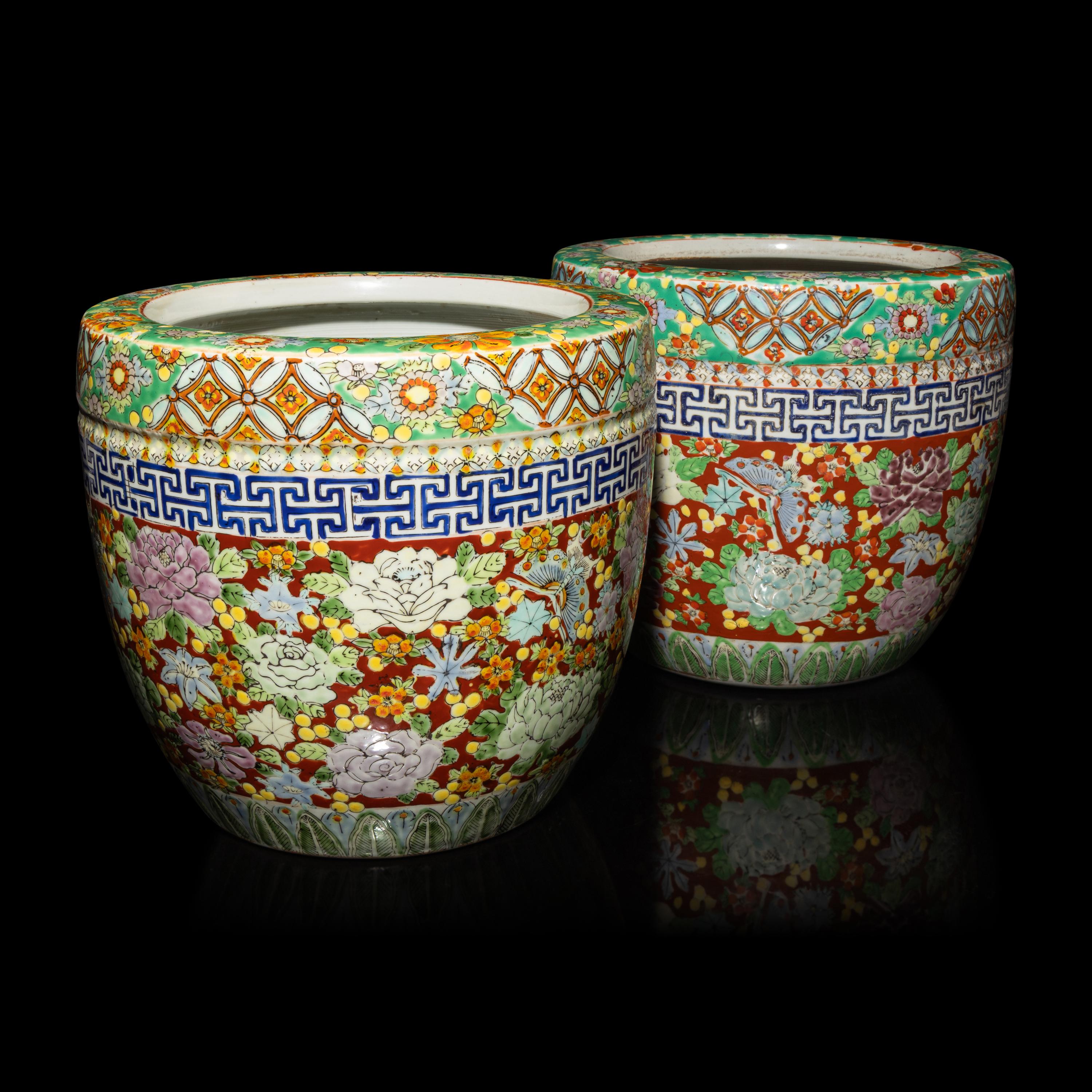 A Pair of Famille Rose Porcelain Jardinières — 粉彩牡丹圖花盆一對