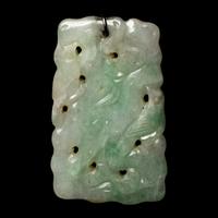 Three Chinese Jade and Jadeite Jewelry Items, 19th Century 清 翡翠、白玉首飾一組三件