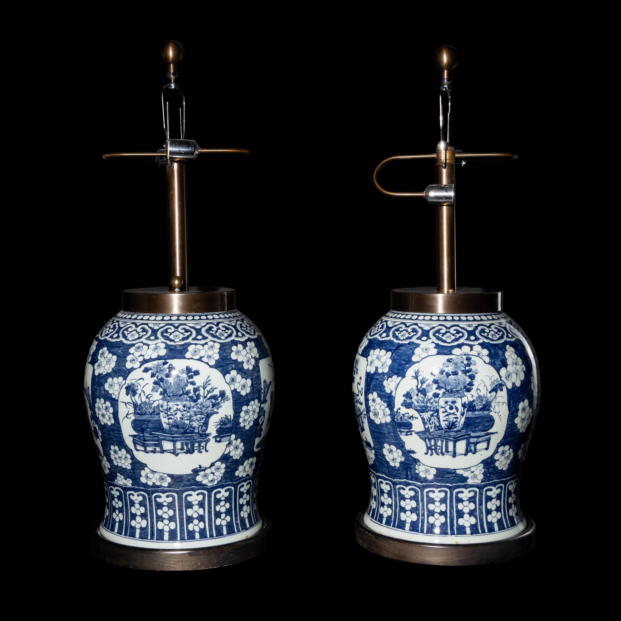 A Pair of Chinese Blue and White ' Bogu ' Motif Porcelain General Jars, 19th Century 晚清 青花博古圖將軍罐一對