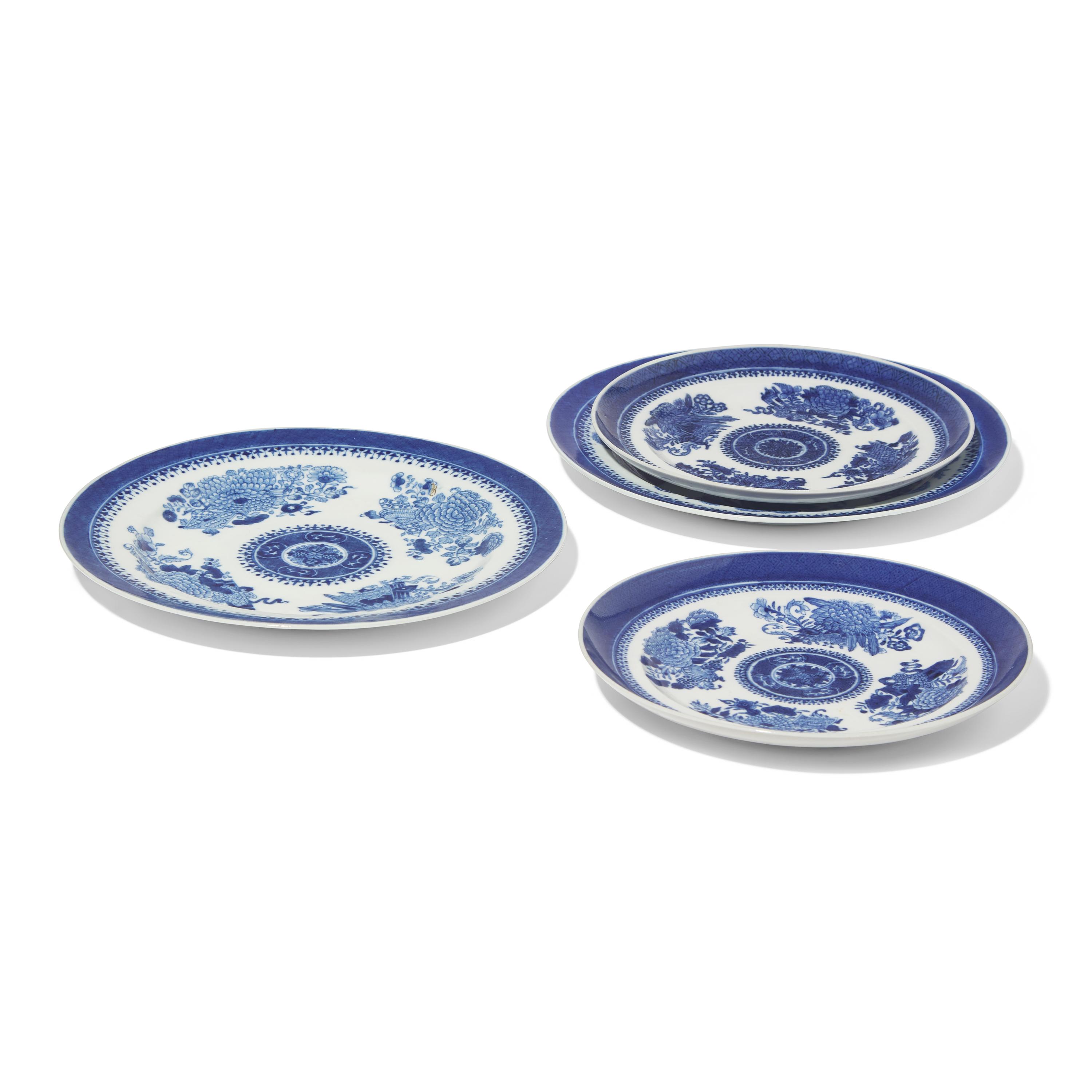 A Set of Sixteen Chinese Export Porcelain Blue Fitzhugh Tablewares