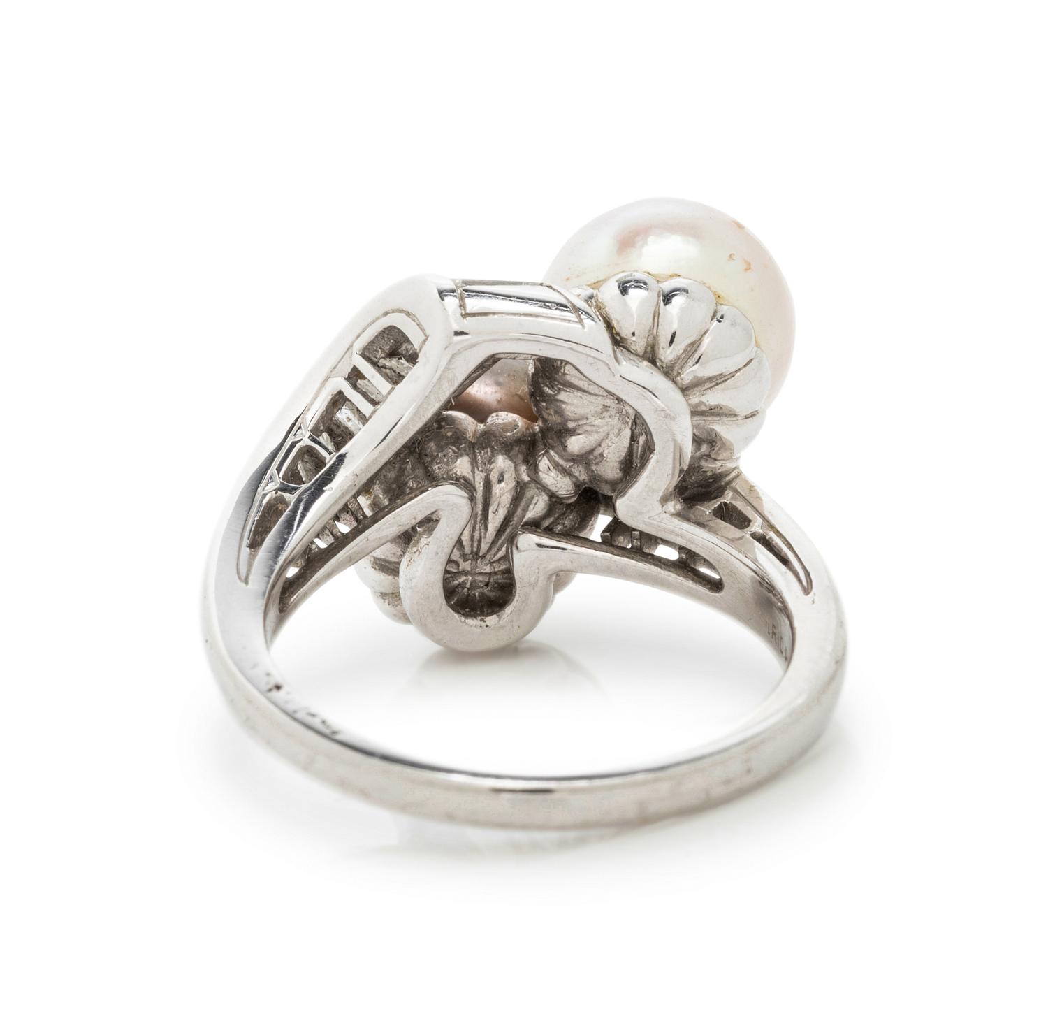 CULTURED PEARL AND DIAMOND 'TOI ET MOI' RING
