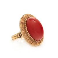 YELLOW GOLD AND CORAL RING