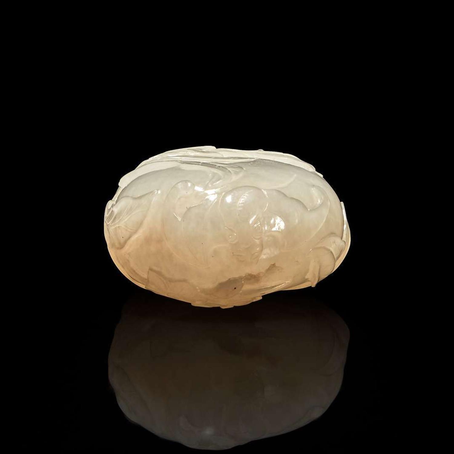 A finely-carved Chinese white jade snuff bottle 白玉鼻烟壶 18th/19th century ???????