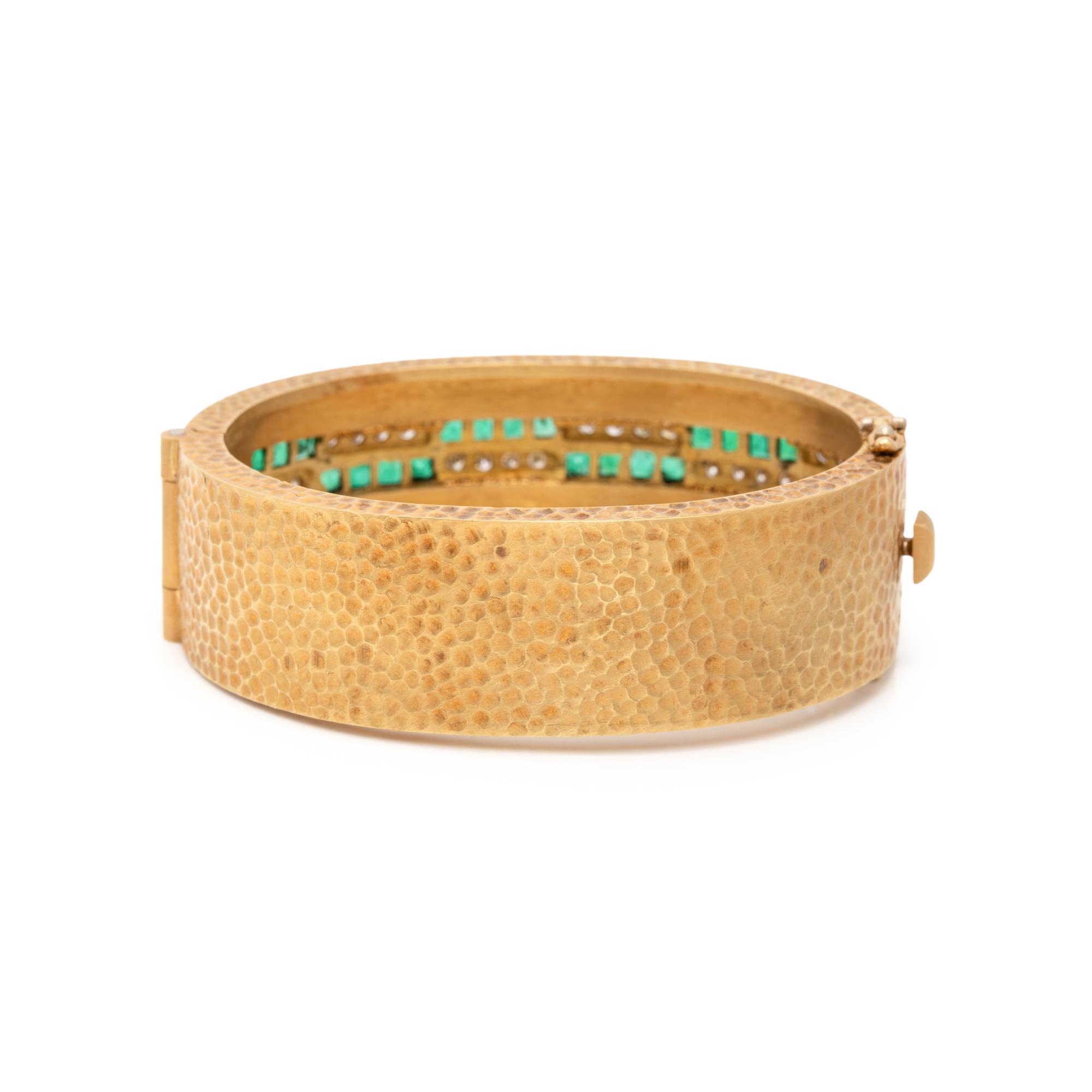 YELLOW GOLD, DIAMOND AND EMERALD BANGLE BRACELET