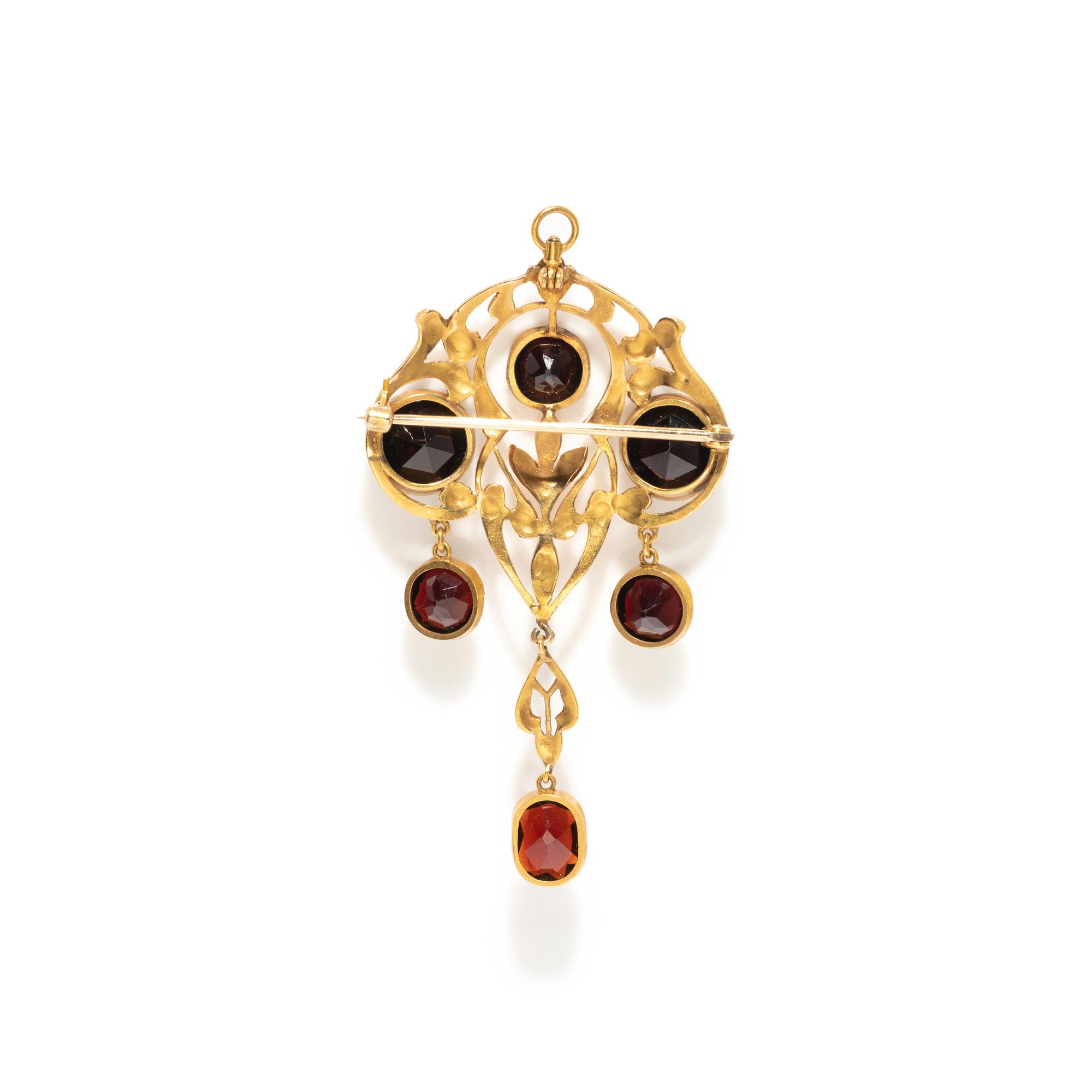 ART NOUVEAU, YELLOW GOLD AND GARNET PENDANT/BROOCH