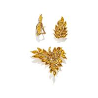 YELLOW GOLD AND DIAMOND BROOCH AND EARRINGS