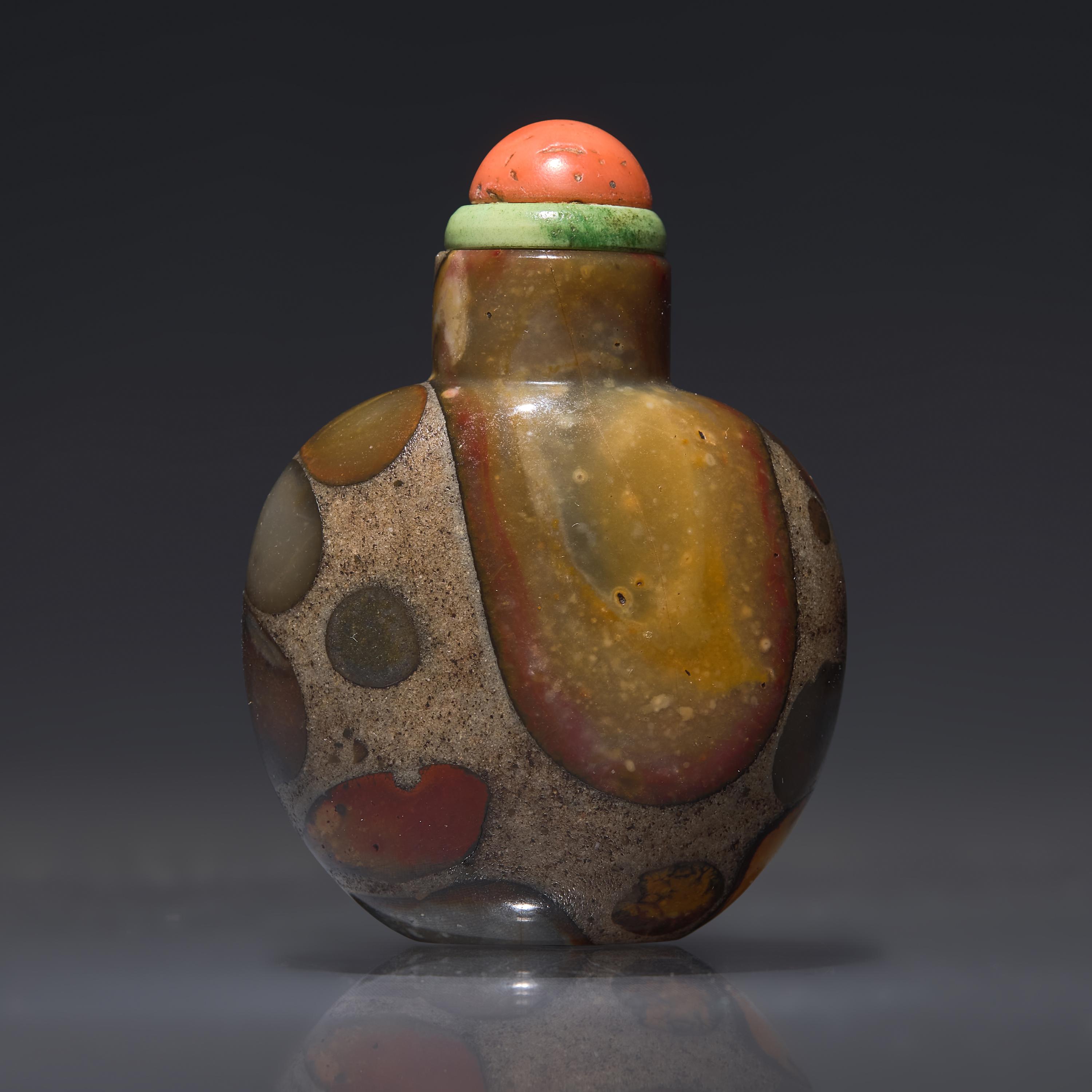 A Chinese Puddingstone Snuff Bottle, Qing Dynasty, 19th Century — 清晚期 抱子石素面鼻煙壺