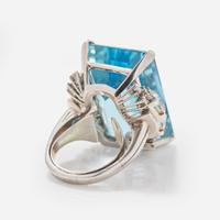 A Ladies Platinum and Aquamarine Diamond Ring
