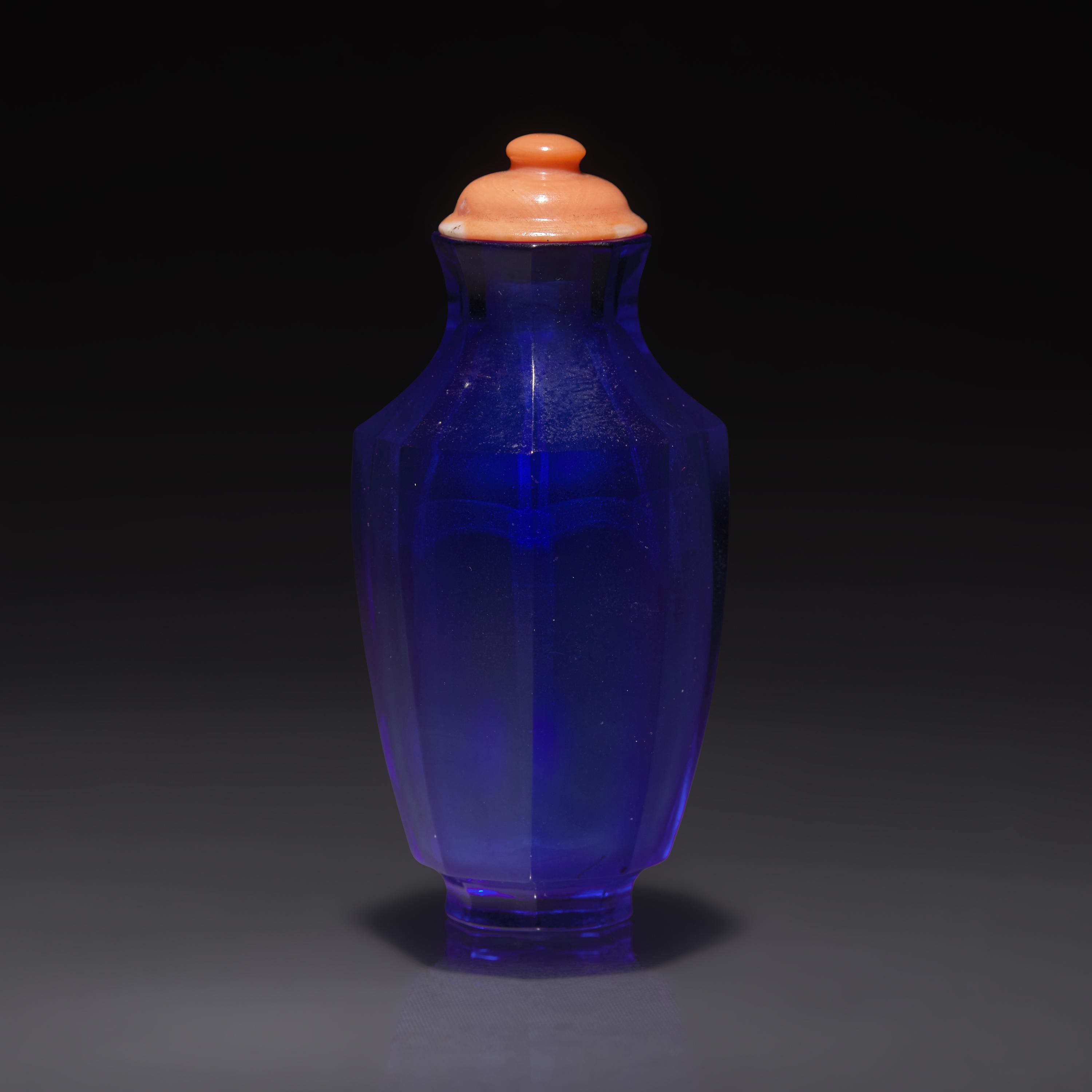 A Chinese Faceted Cobalt Blue Glass Snuff Bottle, Qing Dynasty, Circa 1720-1770 — 1720-1770年 寶石藍料鼻煙壺