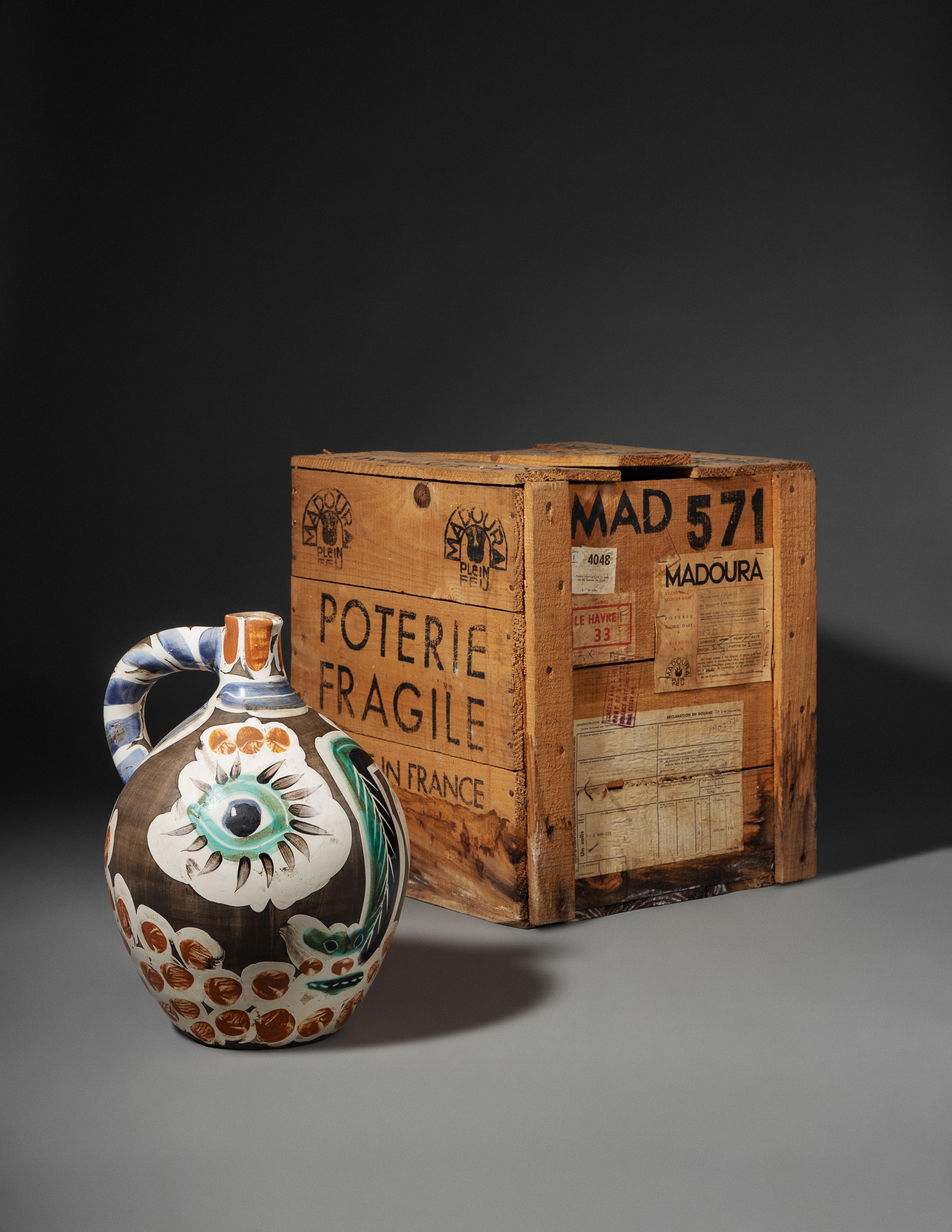 Visage au nez noir (A.R. 609), including original wooden crate from Madoura, 1969