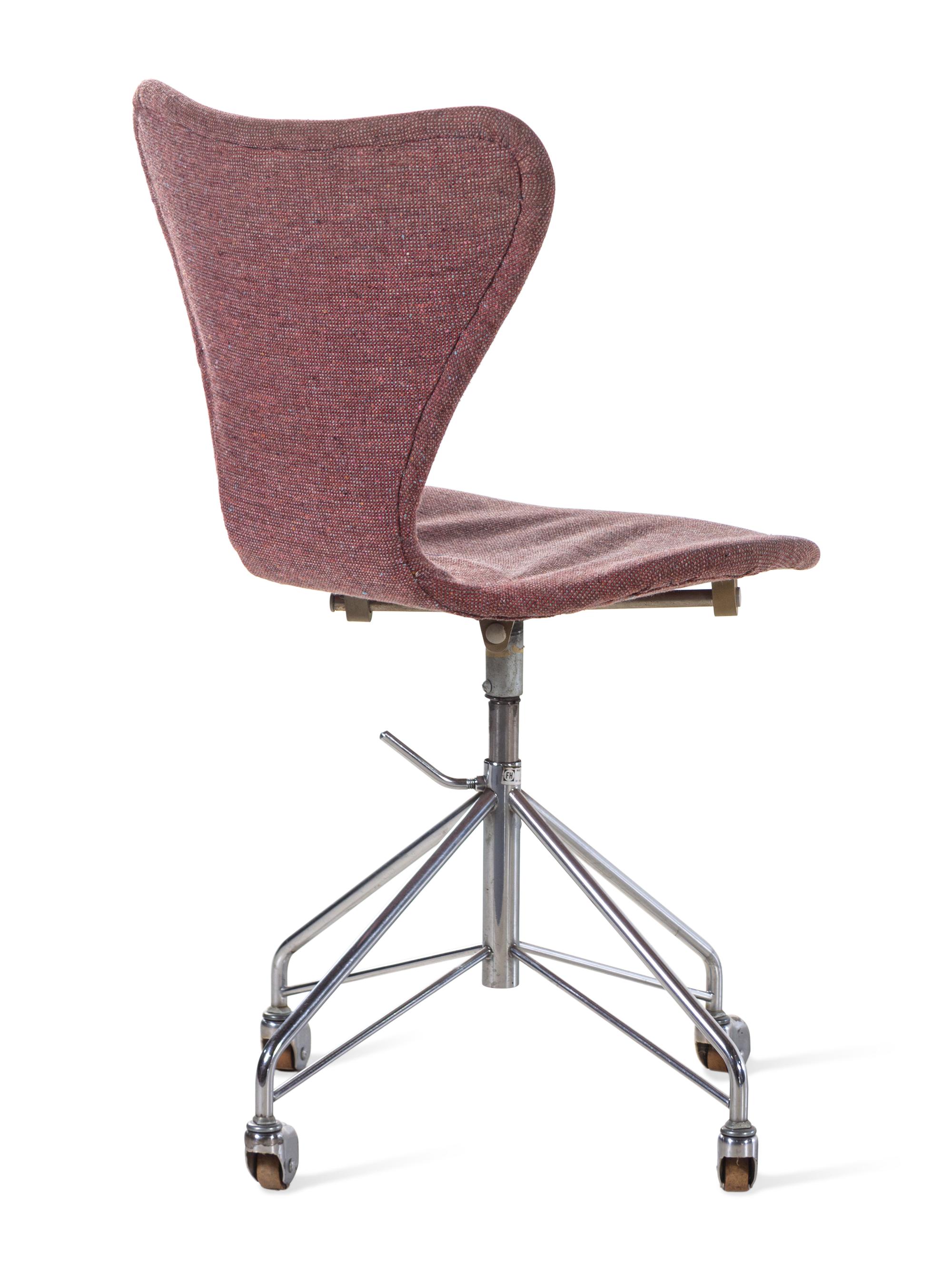 Series 7 Chair, model 3117, Fritz Hansen, Denmark