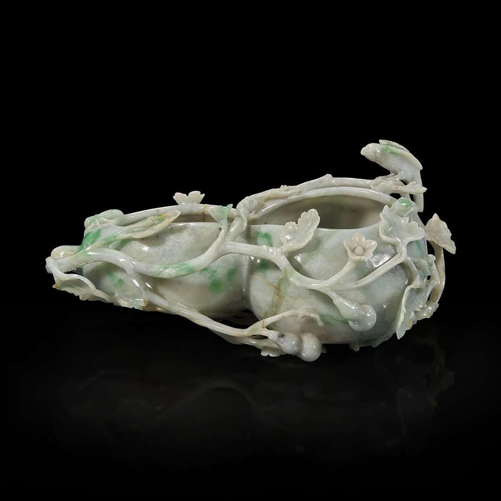A Chinese carved jadeite double gourd brushwasher 翡翠葫芦笔洗