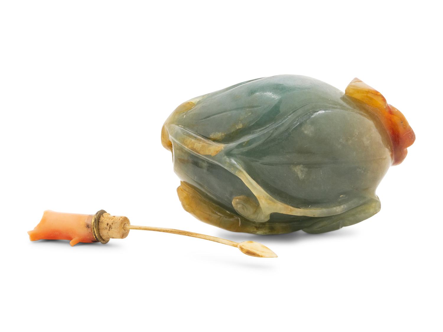A Green Jade Fruit-Form Snuff Bottle